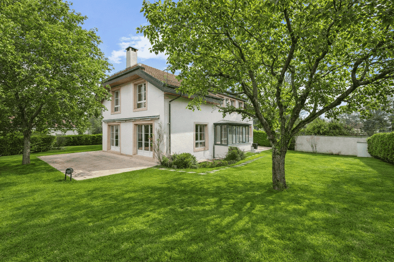 Vaste propriété familiale avec son jardin