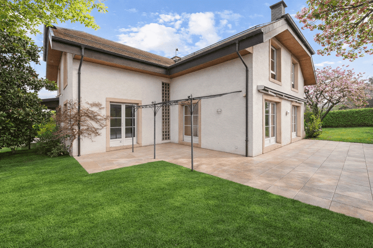 Vaste propriété familiale avec son jardin