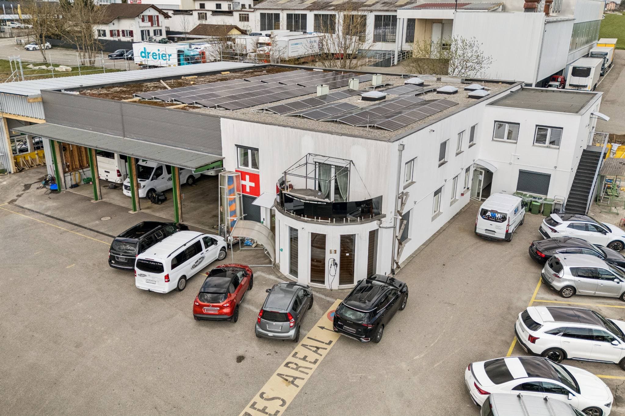 Moderne Gewerbeliegenschaft in Wiedlisbach – Außenansicht Frontseite