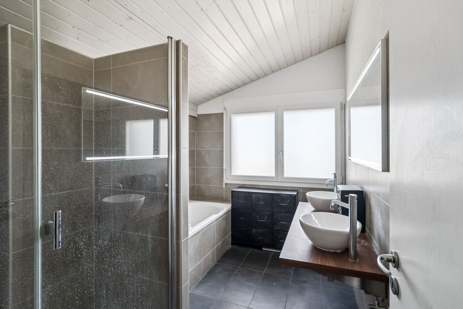 Salle d'eau mixte