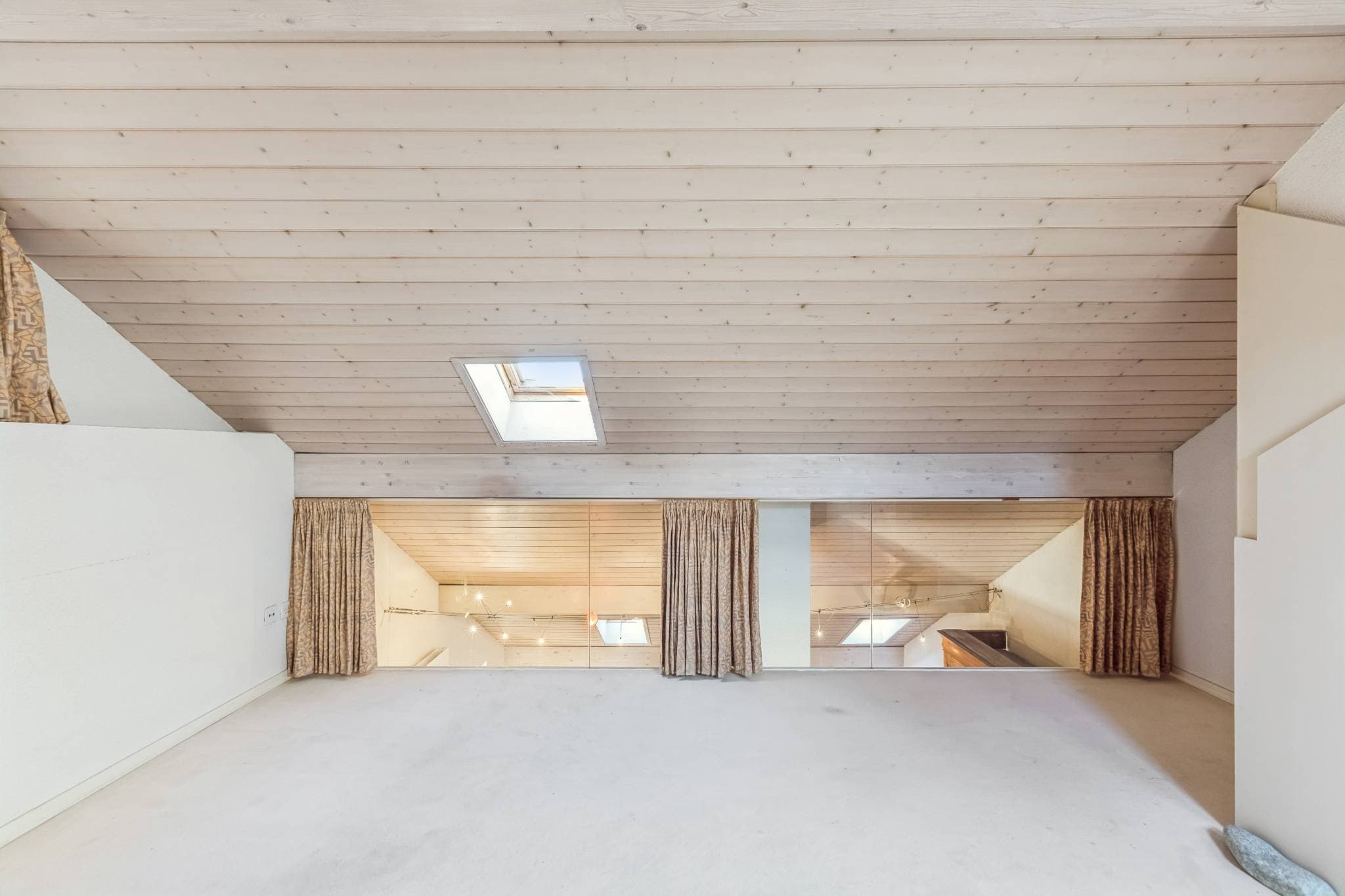 La mezzanine vitrée, au-dessus des combles aménagés